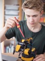 В МГУ прошёл заключительный этап олимпиады «Ломоносов» по робототехнике