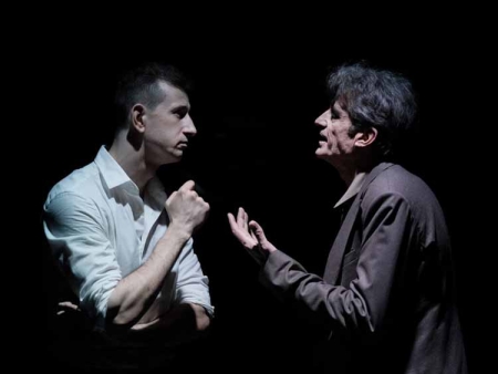 Выверенная герметичная драма с изящной палитрой иронии