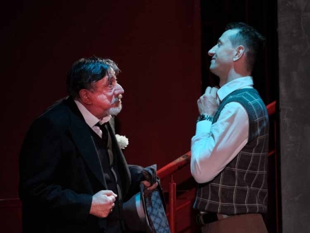 Выверенная герметичная драма с изящной палитрой иронии