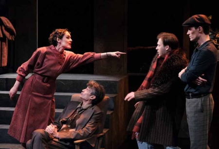 Выверенная герметичная драма с изящной палитрой иронии