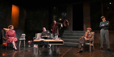 Выверенная герметичная драма с изящной палитрой иронии