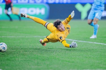 Три футбольных матча в День космонавтики