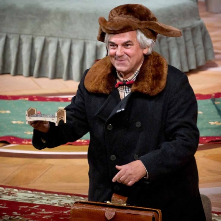 «Человеческие характеры неизменны во все времена, поэтому пьеса вполне современна»