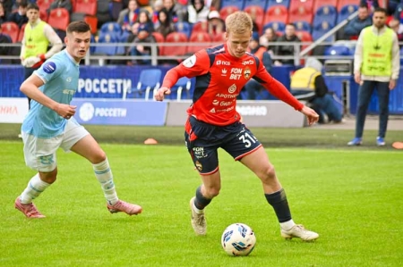 Три футбольных матча в День космонавтики