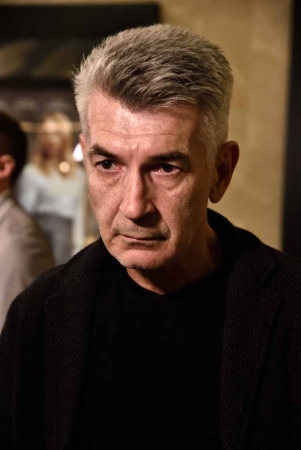 «Коммерсант» - премьера в «Октябре»