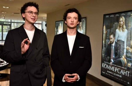 «Коммерсант» - премьера в «Октябре»