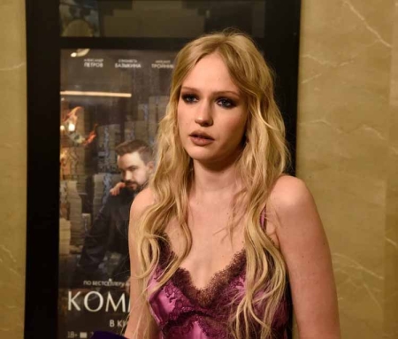 «Коммерсант» - премьера в «Октябре»