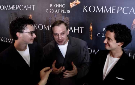 «Коммерсант» - премьера в «Октябре»