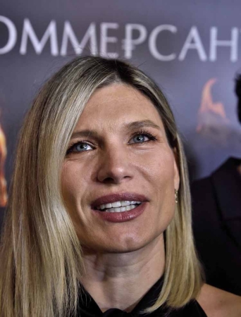 «Коммерсант» - премьера в «Октябре»