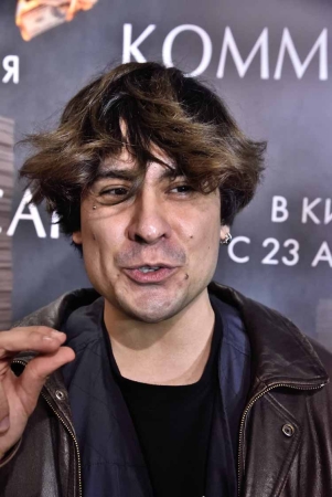 «Коммерсант» - премьера в «Октябре»