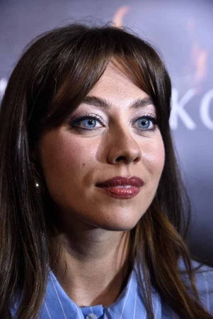 «Коммерсант» - премьера в «Октябре»