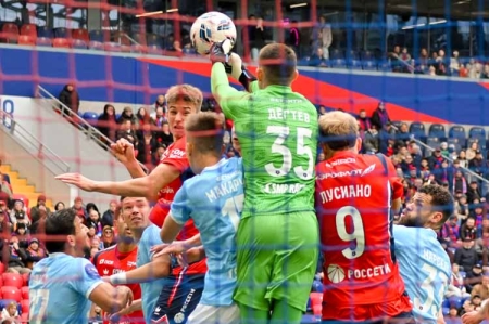 Три футбольных матча в День космонавтики