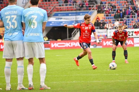 Три футбольных матча в День космонавтики