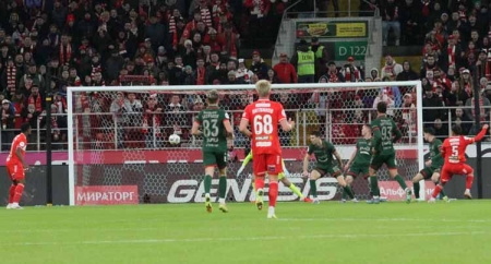 «Спартак» переиграл «Локомотив» в московском дерби