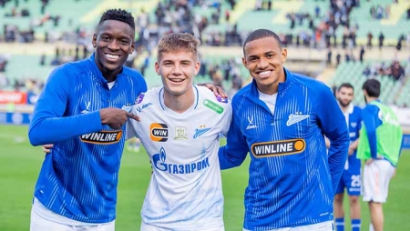 «Зенит» возглавил чемпионскую гонку