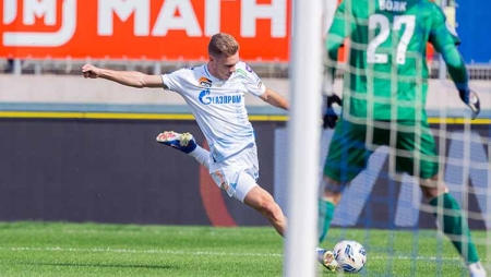 «Зенит» возглавил чемпионскую гонку