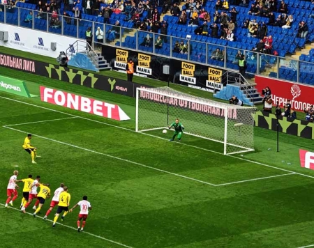 Три футбольных матча в День космонавтики