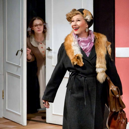 «Человеческие характеры неизменны во все времена, поэтому пьеса вполне современна»