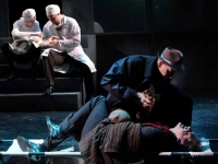 Выверенная герметичная драма с изящной палитрой иронии