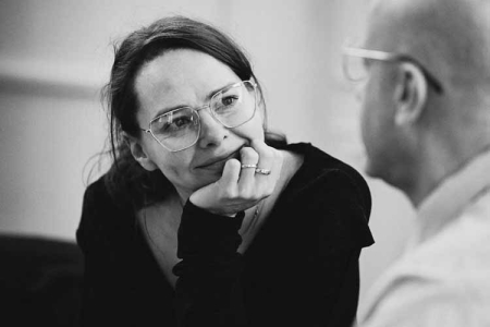 Премьера по пьесе Виктора Славкина «Дочь стиляги» прошла на Малой сцене Театра Наций